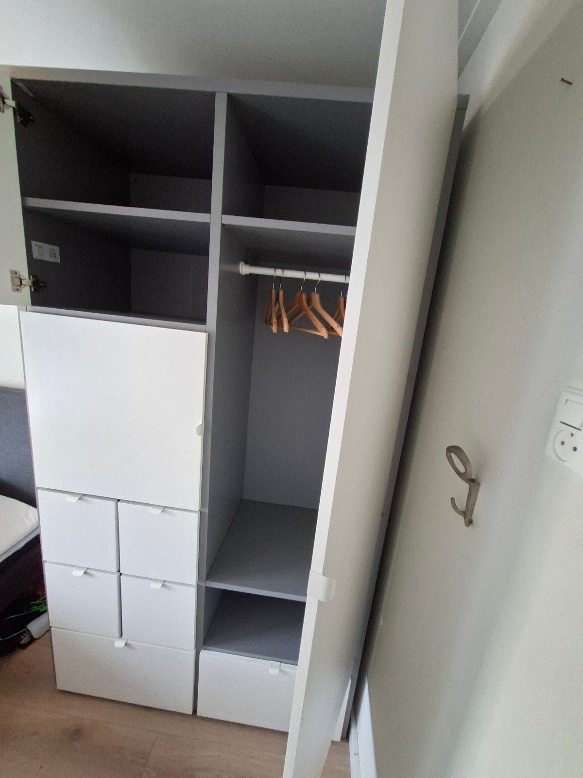 ikea Visthus kledingkast
Kledingkast, grijs/wit, 122x59x216, 100 tot 150 cm, Zo goed als nieuw, 150 tot 200 cm, 50 tot 75 cm