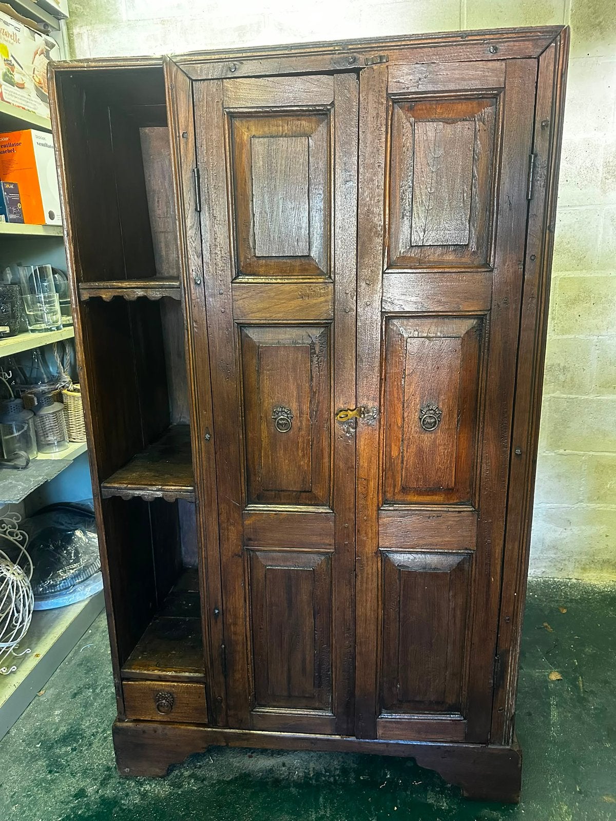 Houten kast, Ophalen