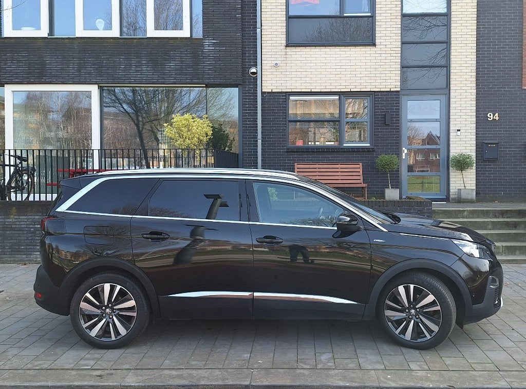 Peugeot 5008 GT-line SUV 7-persoons MPV zwart pano trekhaak, Voorwielaandrijving, Dealer onderhouden, Zwart, 1199 cc