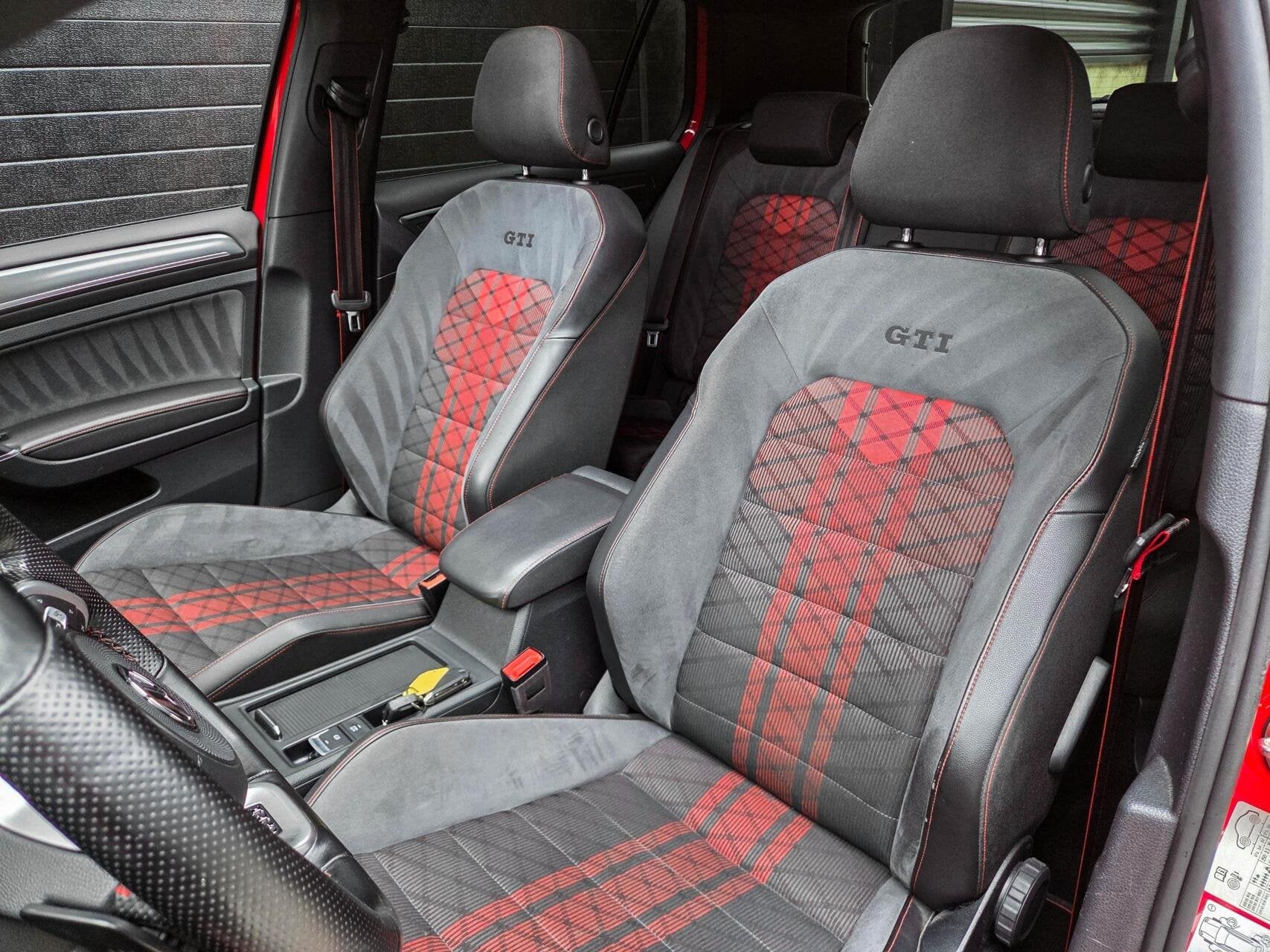 Volkswagen Golf 2.0 TSI GTI TCR | PANO | CARPLAY | KEYLESS |, Auto's, 1330 kg, 15 km/l, Gebruikt, Euro 6