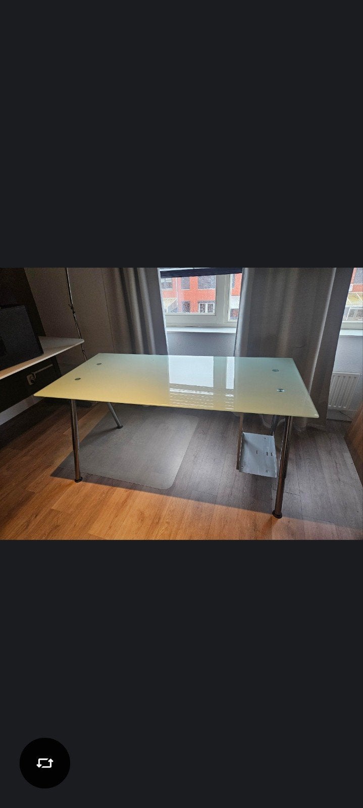 Bureau matglas met chroom onderstel., Huis en Inrichting, Ophalen