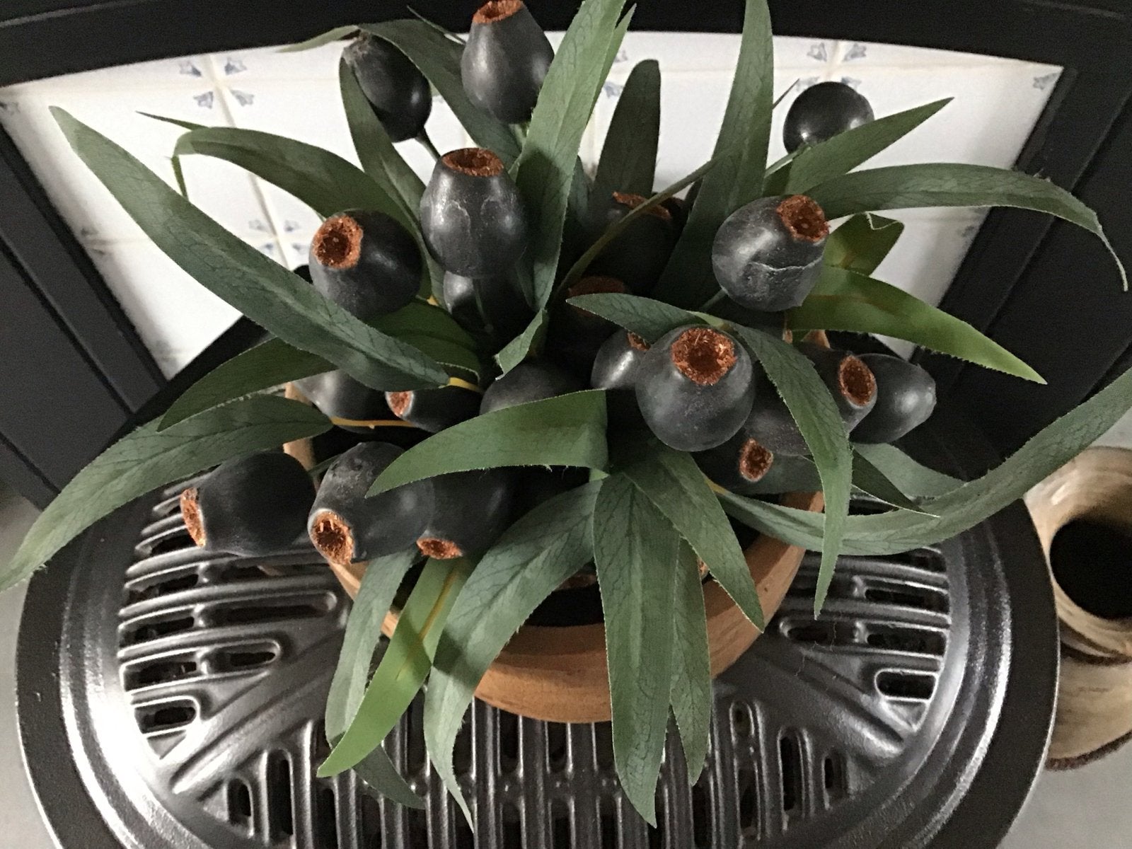 Decoratieve plant in houten pot, Ophalen of Verzenden, Zo goed als nieuw