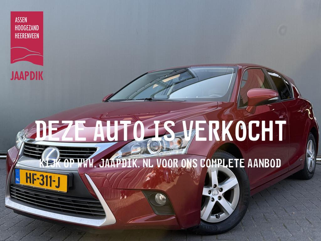 Lexus CT BWJ 2015 200h 136 PK AUTOMAAT | STOELVERW. | CAMERA, Auto's, Lexus, 1345 kg, Gebruikt, 4 cilinders, Met garantie (alle)