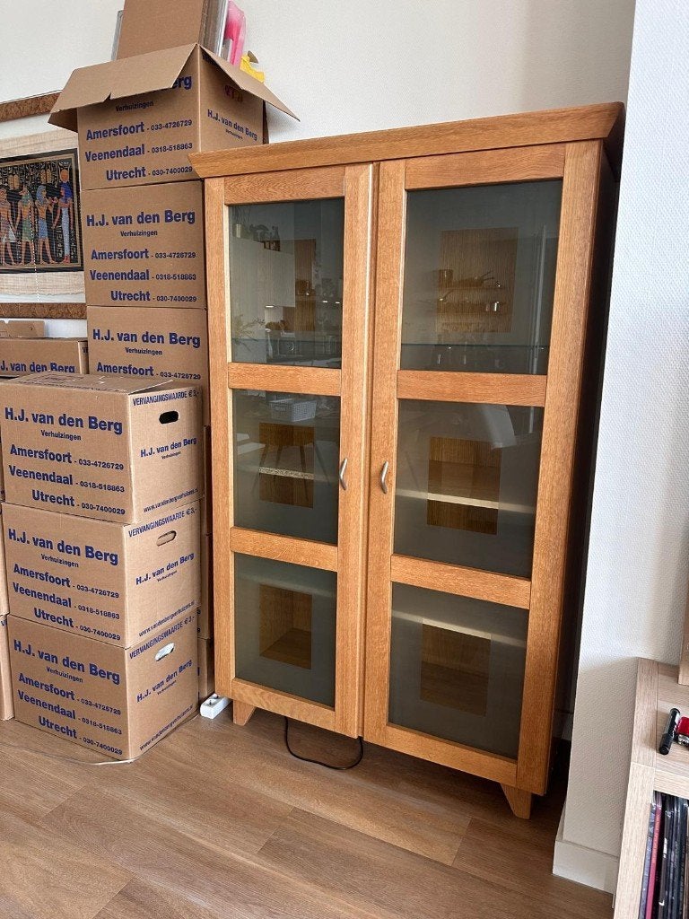GRATIS Vitrinekast / kast, Ophalen, Met plank(en), Gebruikt, 100 tot 150 cm