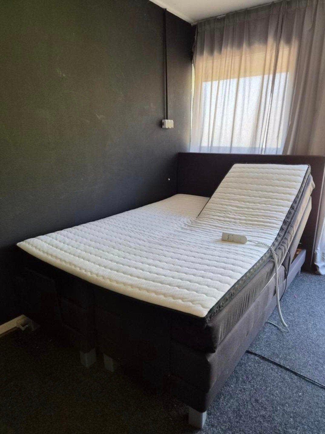 2 persoons bed - hoofeind Elektrisch verstelbaar, Huis en Inrichting, Slaapkamer | Boxsprings, Ophalen, Tweepersoons, Zwart
