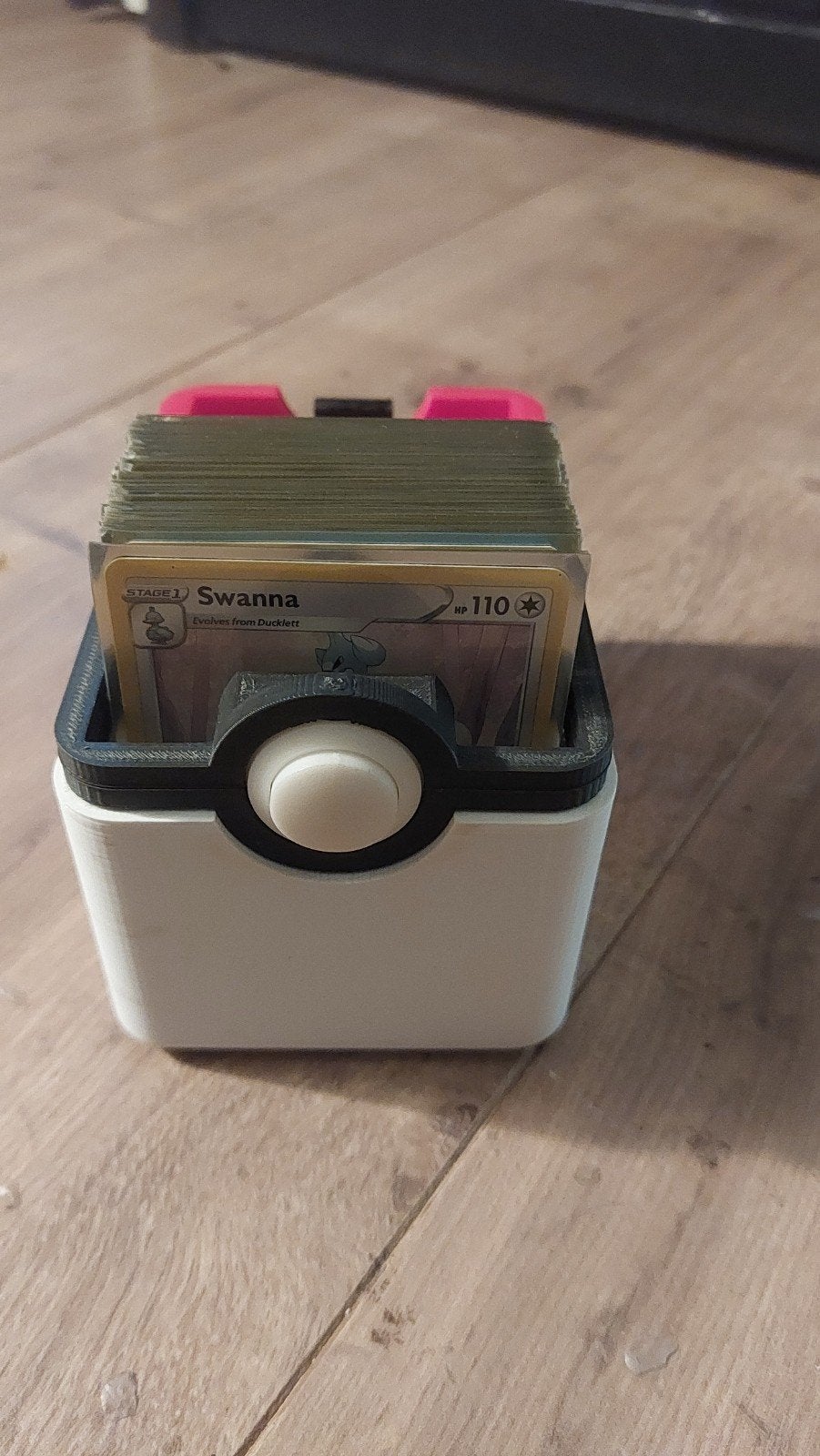 Pokémon kaarten met Pokeball opbergdoos, Ophalen of Verzenden, Gebruikt, Meerdere kaarten, Foil