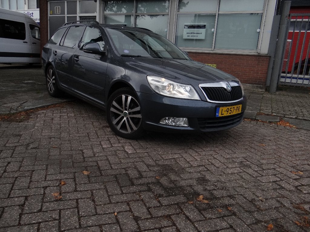 Skoda Octavia 1.4 TSI 90KW Combi 2012 Grijs/TREKHAAK, Auto's, Voorwielaandrijving, Stof, 4 cilinders, 122 pk