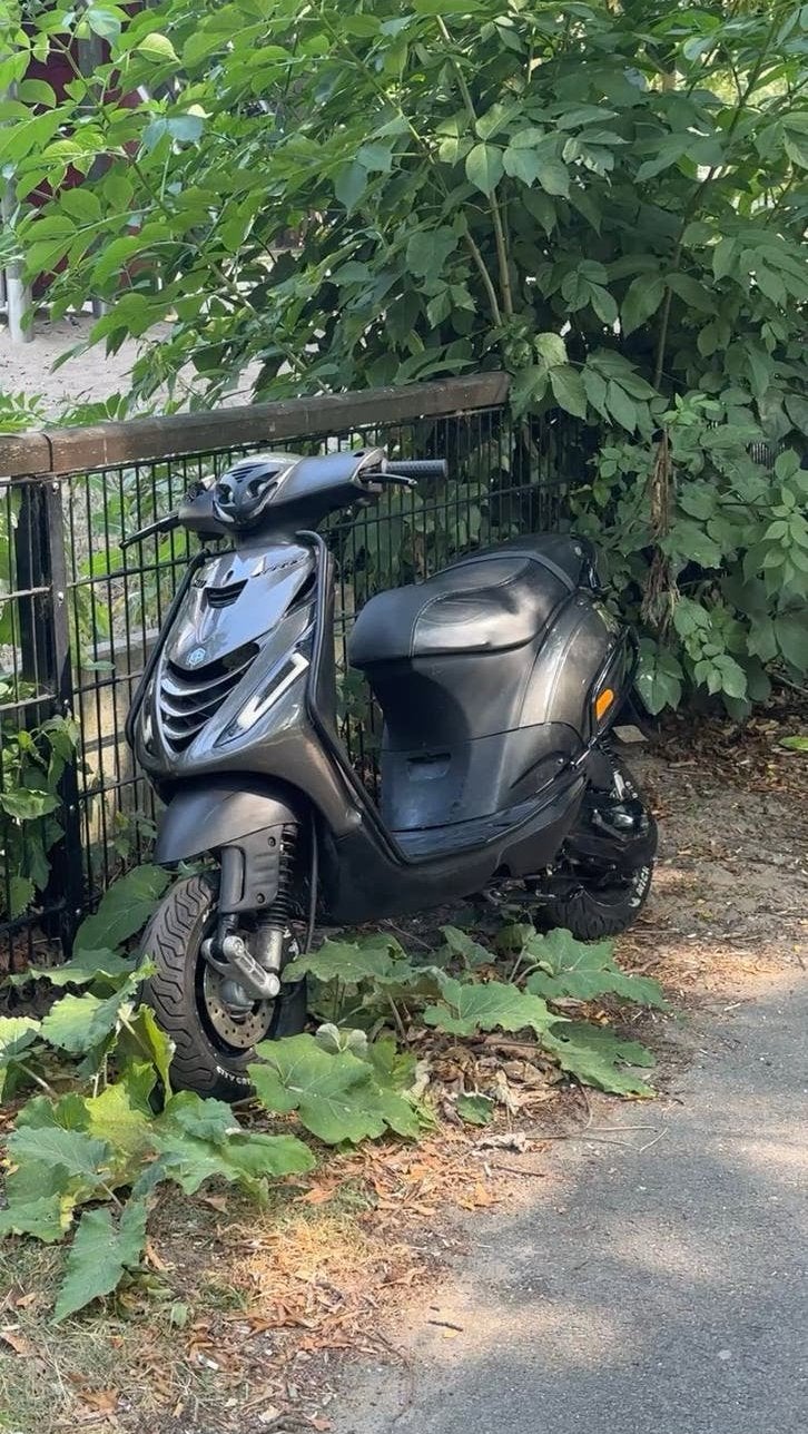 Piaggio zip 70cc, Fietsen en Brommers, Scooters | Piaggio, Zo goed als nieuw, Zip, Maximaal 45 km/u, Tweetakt, Ophalen