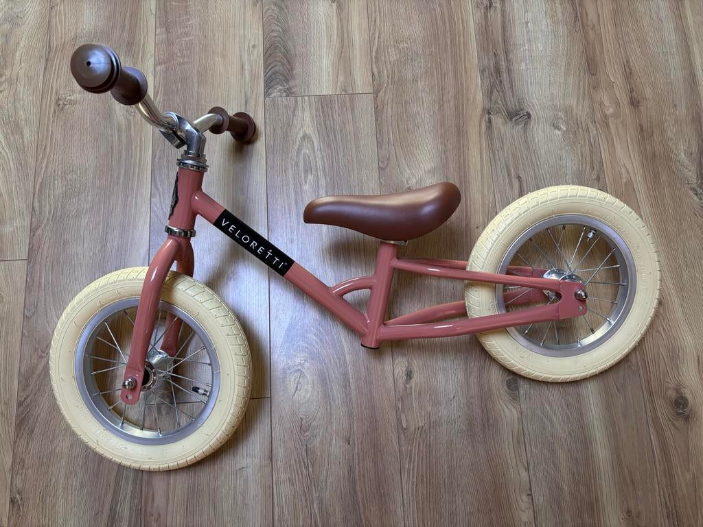 Veloretti loopfiets roze - Zo goed als nieuw, Fietsen en Brommers, Fietsen | Kinderfietsjes, Ophalen, Zo goed als nieuw, Minder dan 16 inch