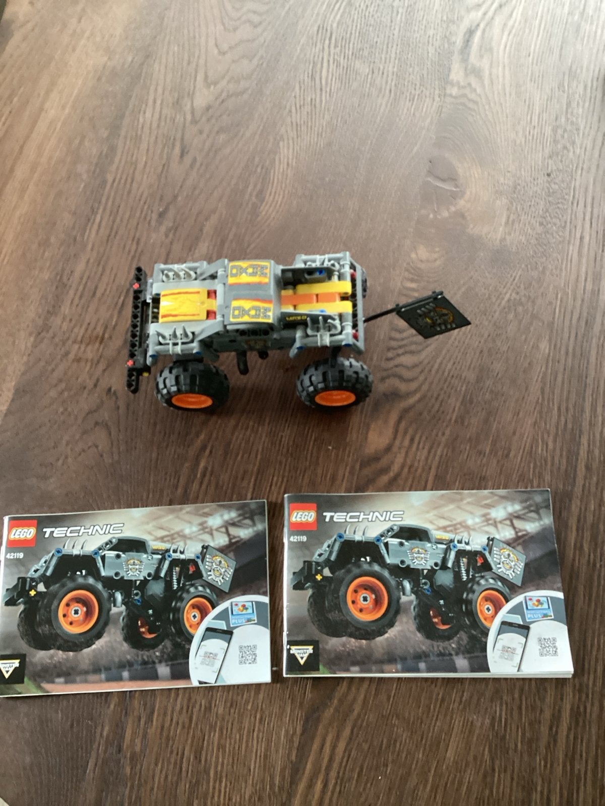LEGO Technic Monster Jam Max-D met boekjes, Ophalen of Verzenden, Zo goed als nieuw