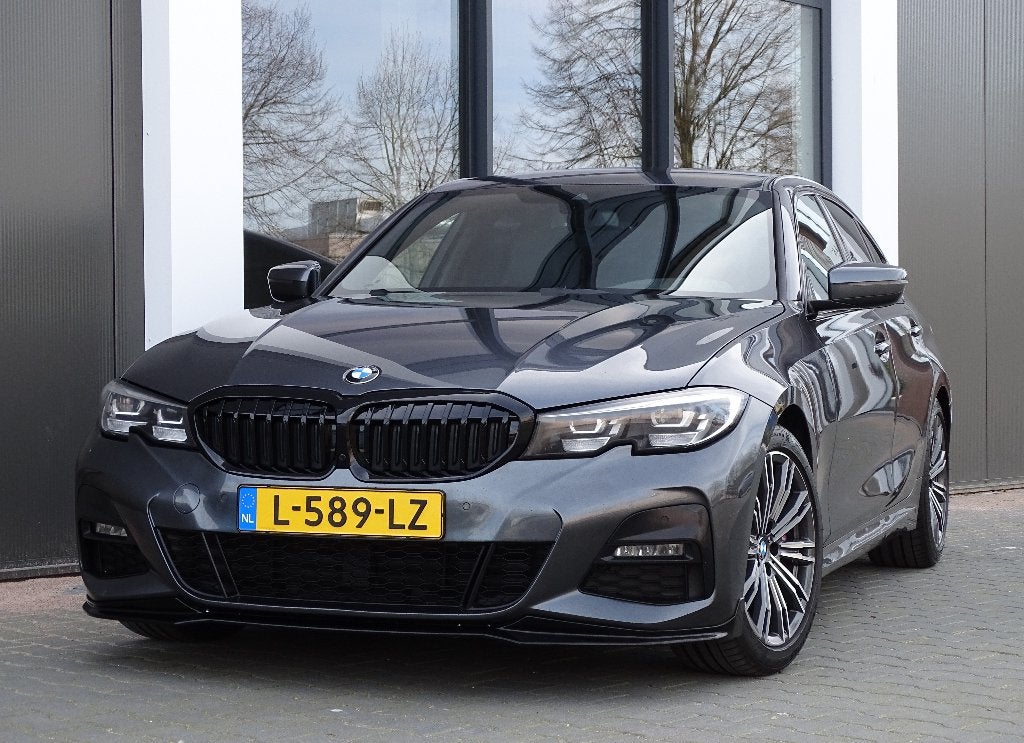 BMW 3-Serie 330i 258pk l 2020 l M-Pakket l Alcantara l G20, Automaat, 1998 cc, Achterwielaandrijving, Zwart