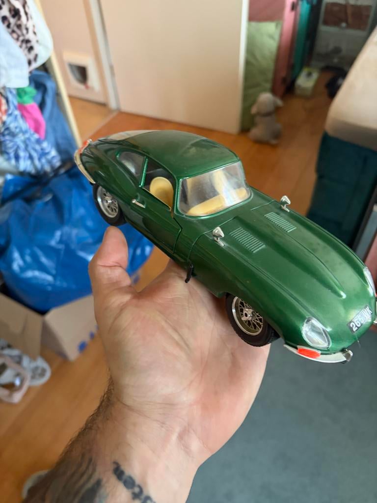 Bburago Jaguar E-Type Coupé Modelauto Groen, Hobby en Vrije tijd, Modelauto's | 1:18, Ophalen of Verzenden, Zo goed als nieuw