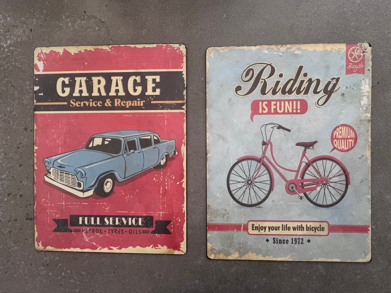 2 vintage metalen borden met papieren opdruk, Antiek en Kunst, Ophalen