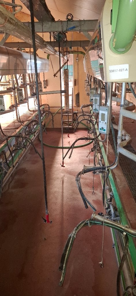 2 x 6 Westfalia Surge zij aan zij melkstal en toebehoren, Toebehoren