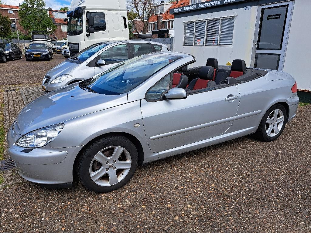 Peugeot 307 2.0 16V CC AUT 2003 Grijs, Auto's, 4 cilinders, Cabriolet, 4 stoelen, Open dak