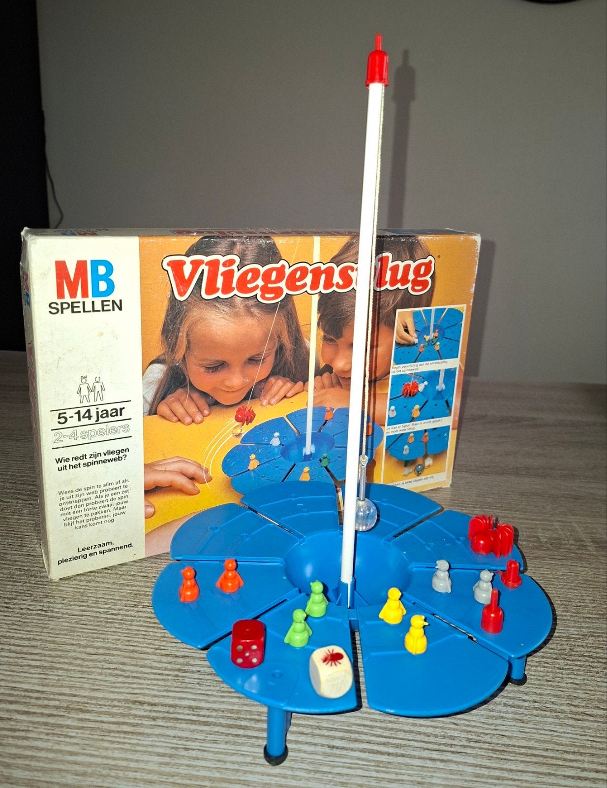 Vliegensvlug, Ophalen of Verzenden, Zo goed als nieuw