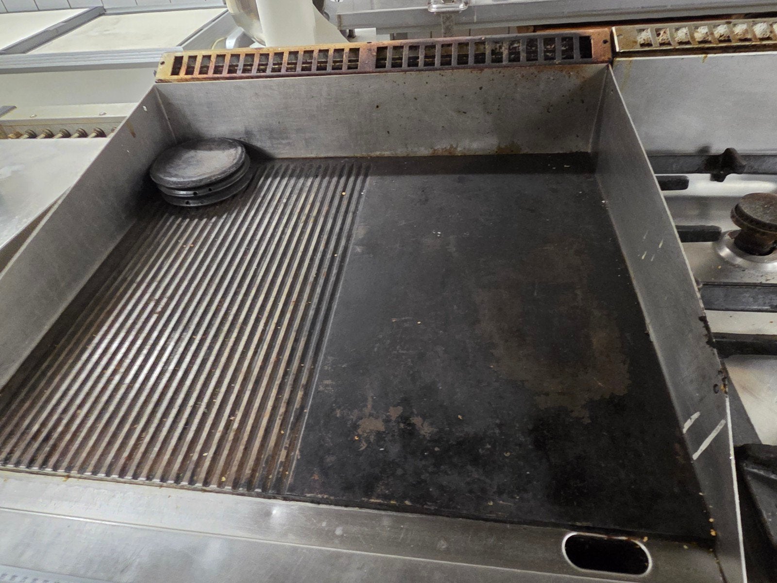 Professionele RVS bakplaat /griddle half geribbeld half glad, Ophalen, Gebruikt
