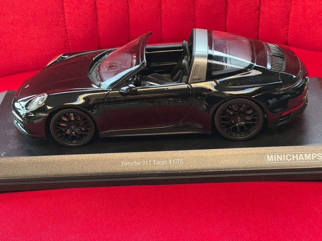 Minichamps Porsche 911 (992) Targa 4 GTS, schaal 1:18, zwart, Ophalen of Verzenden, Zo goed als nieuw, Auto, MiniChamps