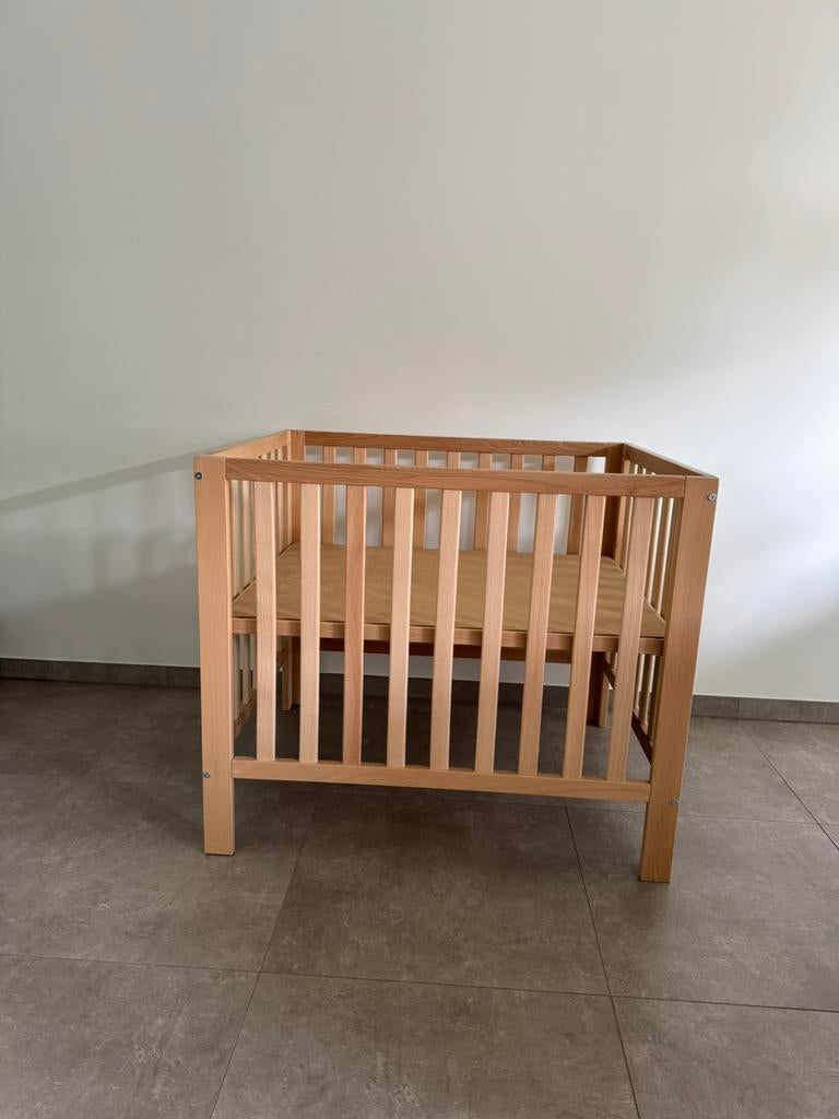 Houten babybox compleet – incl. matras & boxkleed, Kinderen en Baby's, Boxen, Ophalen, Zo goed als nieuw, Boxkleed