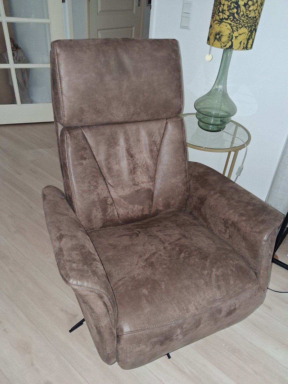 Zo goed als nieuwe elektrische relaxfauteuil - Geruwd leer, Ophalen, Zo goed als nieuw, 75 tot 100 cm, Leer
