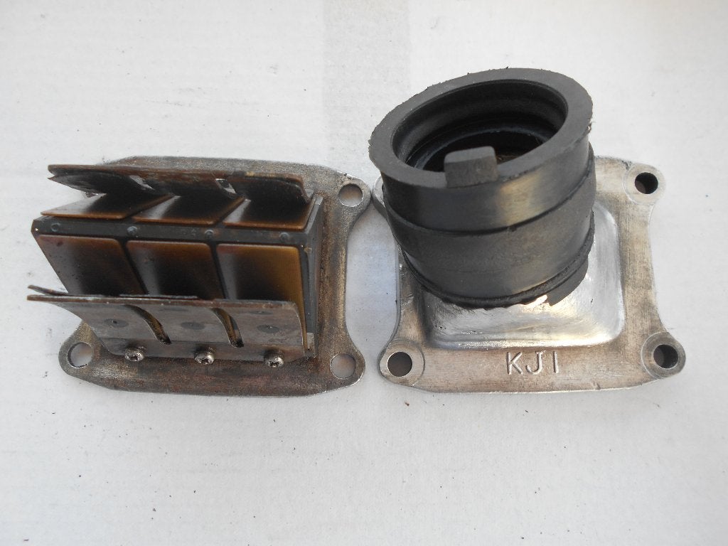 Gebruikt Spruitstuk + Membraam Voor De Honda MTX200R2/MD07, Verzenden