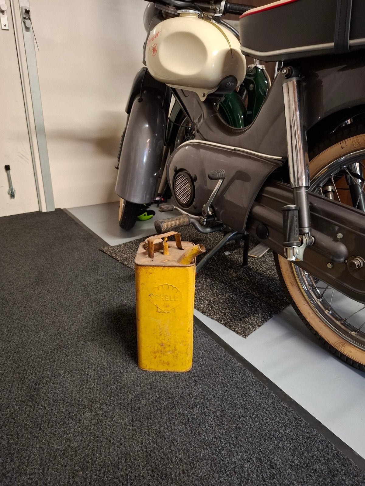 Vintage Shell Jerrycan - Oude Benzinekan uit 1962, Ophalen