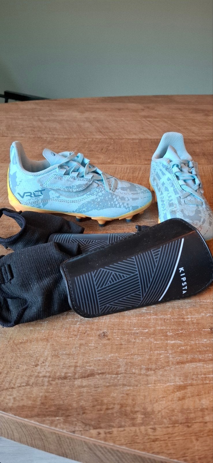 Kipsta Voetbalschoenen & Scheenbeschermers Maat 31, Ophalen of Verzenden