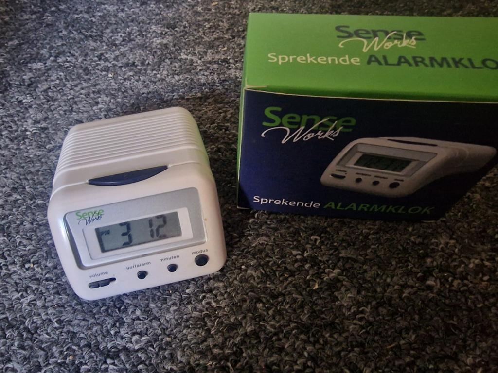 Sprekende alarmklok, Ophalen