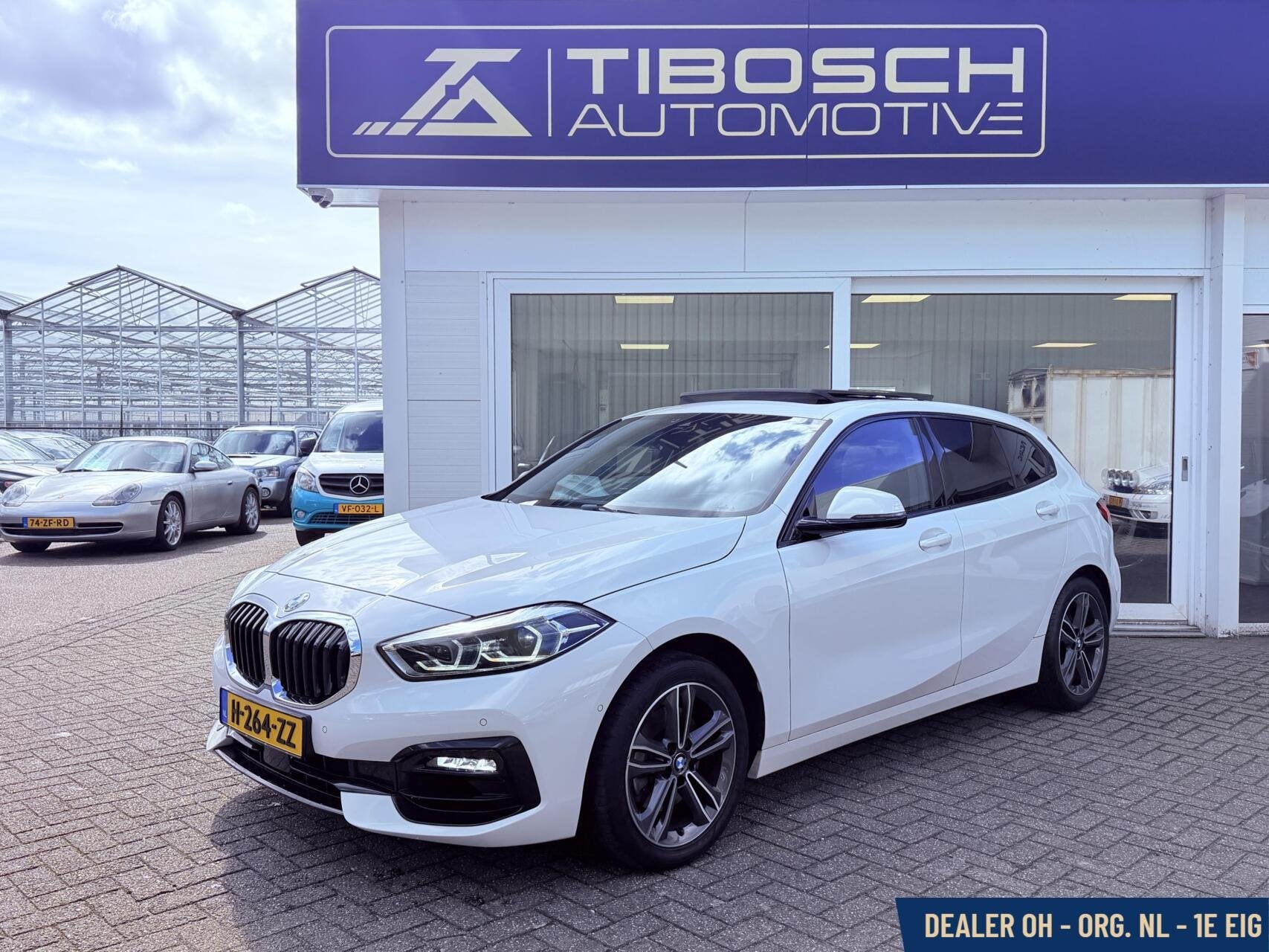 BMW 1-serie 118i Sport-Line AUT. Pano Leder Head-up Keyless, Auto's, Achterwielaandrijving, Gebruikt, Wit, Bedrijf