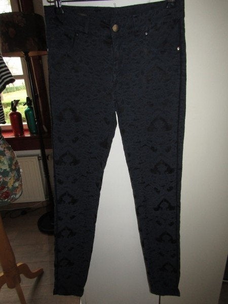 C1951 Supertrash mt 36 skinny jeans zwart blauw gobelin kant, Kleding | Dames, Supertrash, Verzenden, Zwart, Zo goed als nieuw