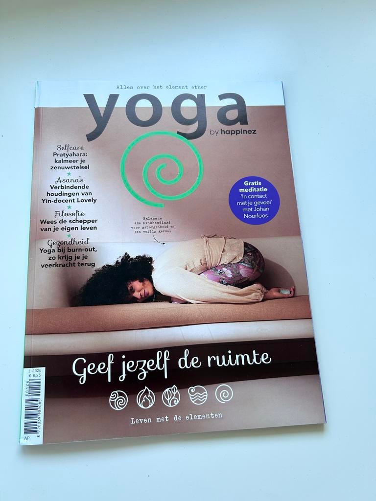 Yoga by Happinez - Geef jezelf de ruimte (editie 1-2026), Ophalen of Verzenden, Zo goed als nieuw, Lichaam en Geest
