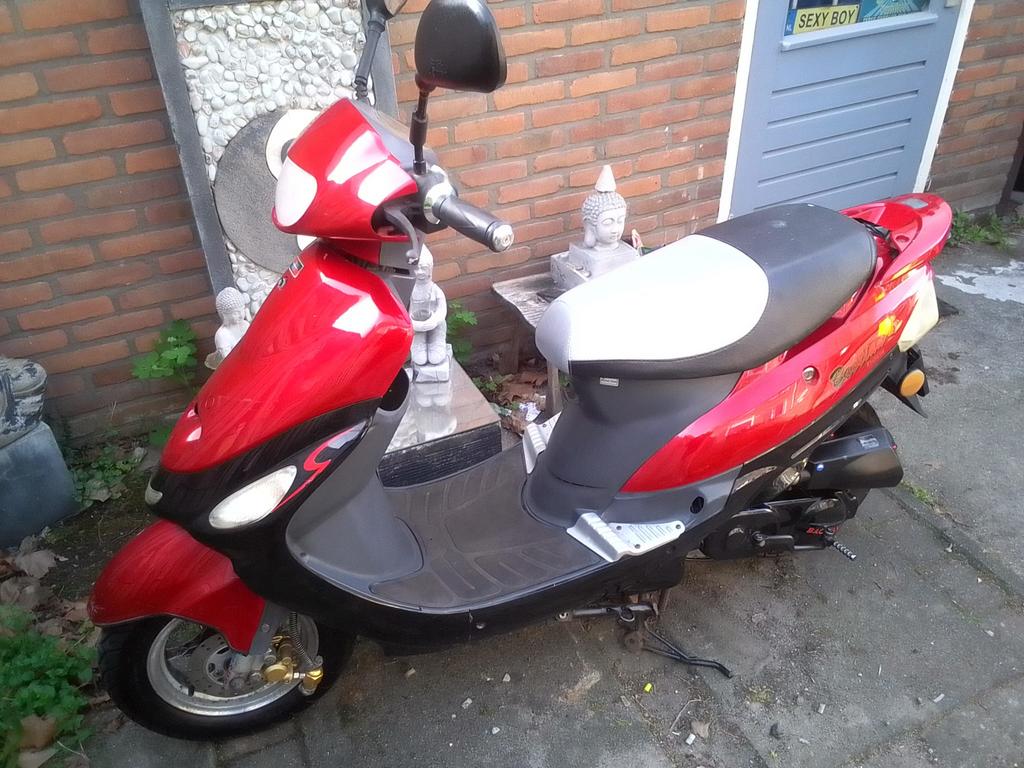 Baotian speedy filly snorscooter, Ophalen, Zo goed als nieuw, Benzine, Overige merken