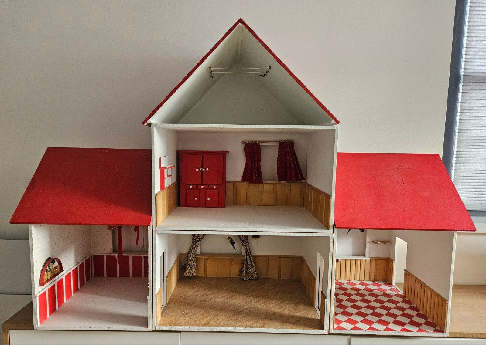 Uniek groot handgemaakt poppenhuis – compleet ingericht, Ophalen, Poppenhuis