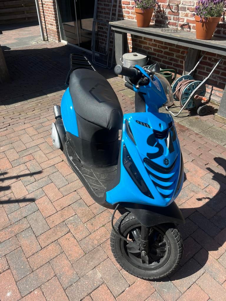Piaggio zip 2 takt, Fietsen en Brommers, Scooters | Piaggio, Zo goed als nieuw, Zip, Maximaal 45 km/u, Benzine, Ophalen