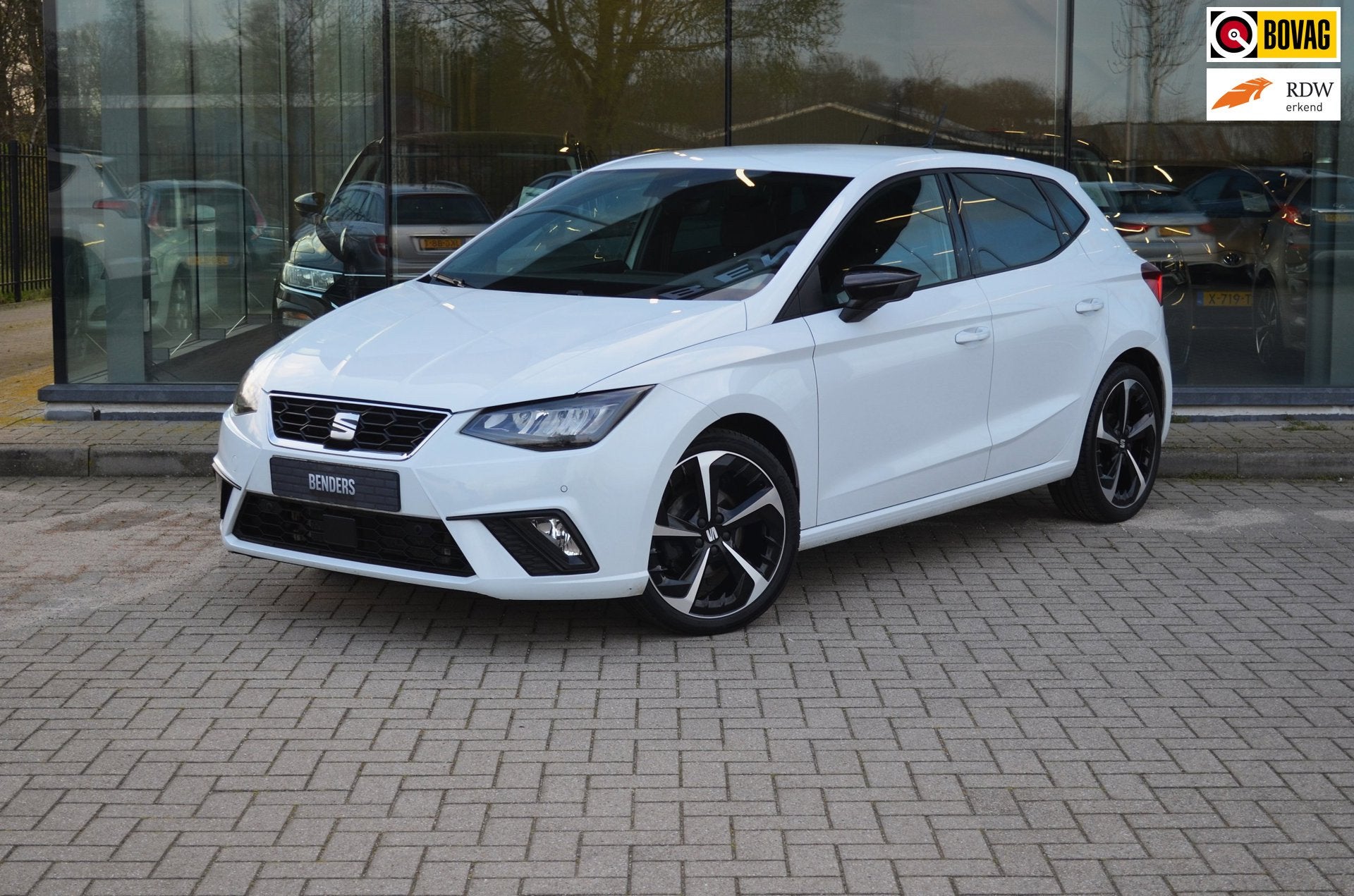 Seat Ibiza 1.0 TSI FR Business Intense | Automaat | Carplay, Auto's, Adaptive Cruise Control, Stof, Gebruikt, Zwart