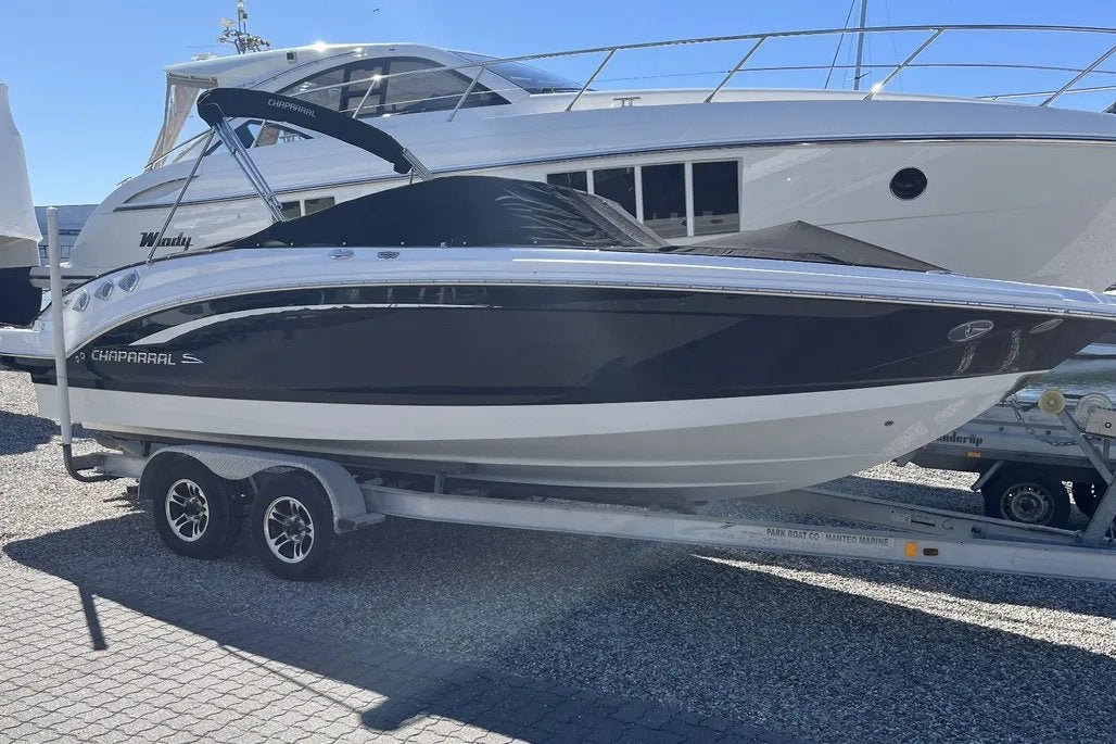 Chaparral 246 ssi 2012 450 vaaruren met trailer, Watersport en Boten, Ophalen, Benzine, Binnenboordmotor, 200 pk of meer