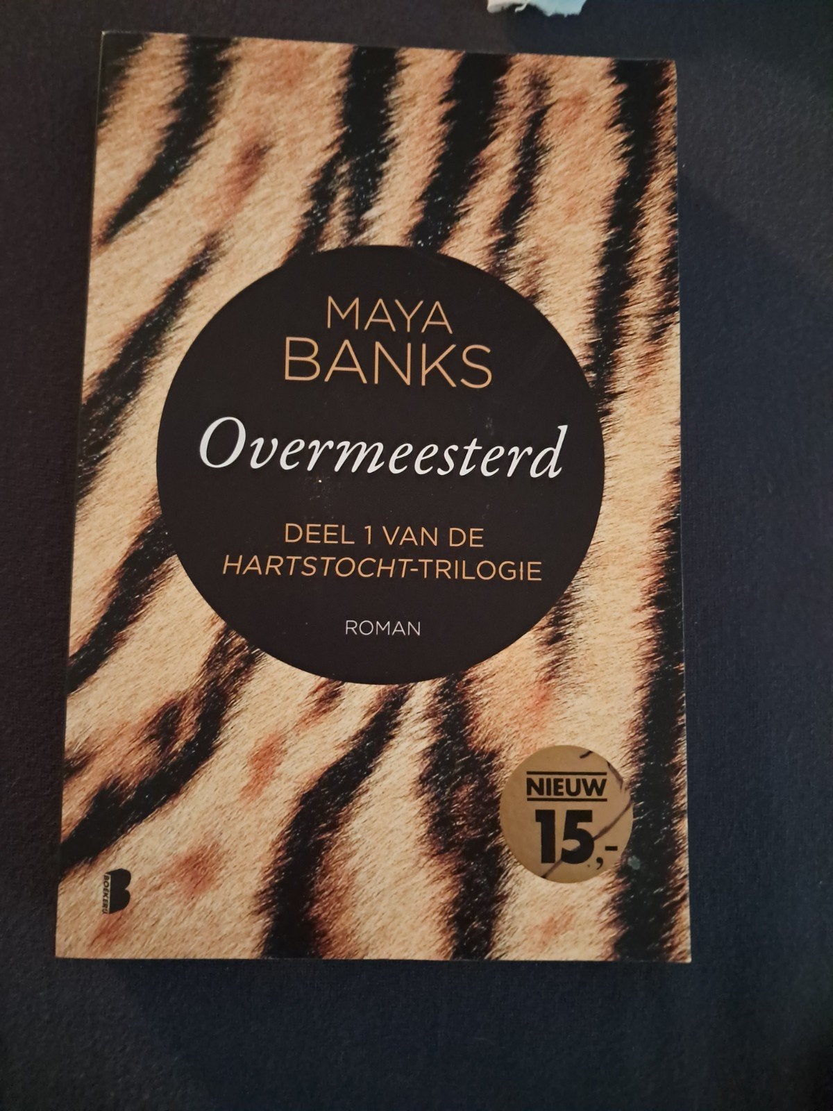Overmeesterd - Maya Banks (Deel 1 Hartstocht-Trilogie), Ophalen of Verzenden, Zo goed als nieuw, Maya Banks