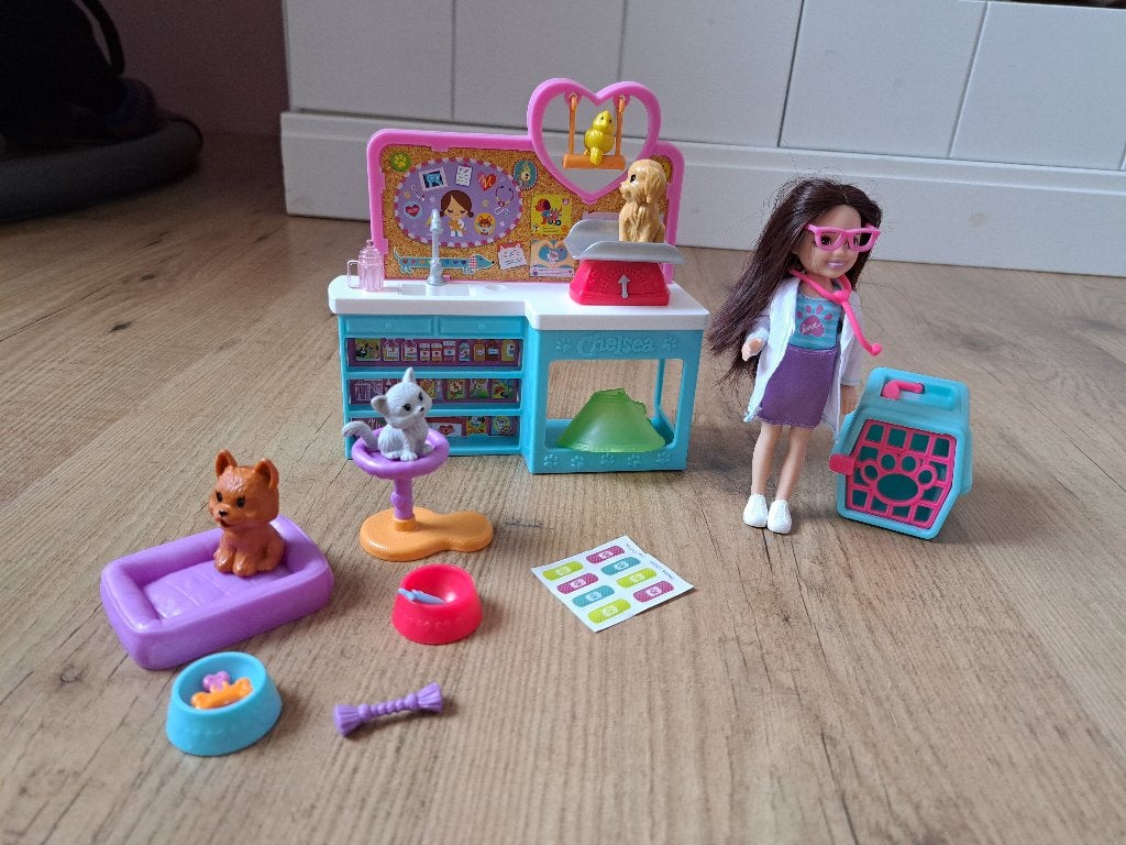 Barbie chelsea dierendokter, Ophalen of Verzenden, Zo goed als nieuw, Barbie