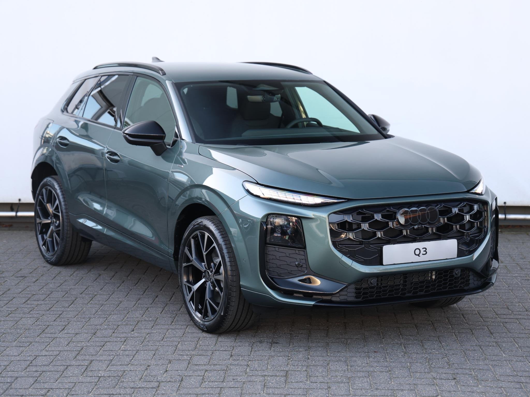 Audi Q3 S edition e-hybrid 272 PK | Tech plus pakket | Optie, Auto's, 1800 kg, 1498 cc, 150 min, 26 kWh