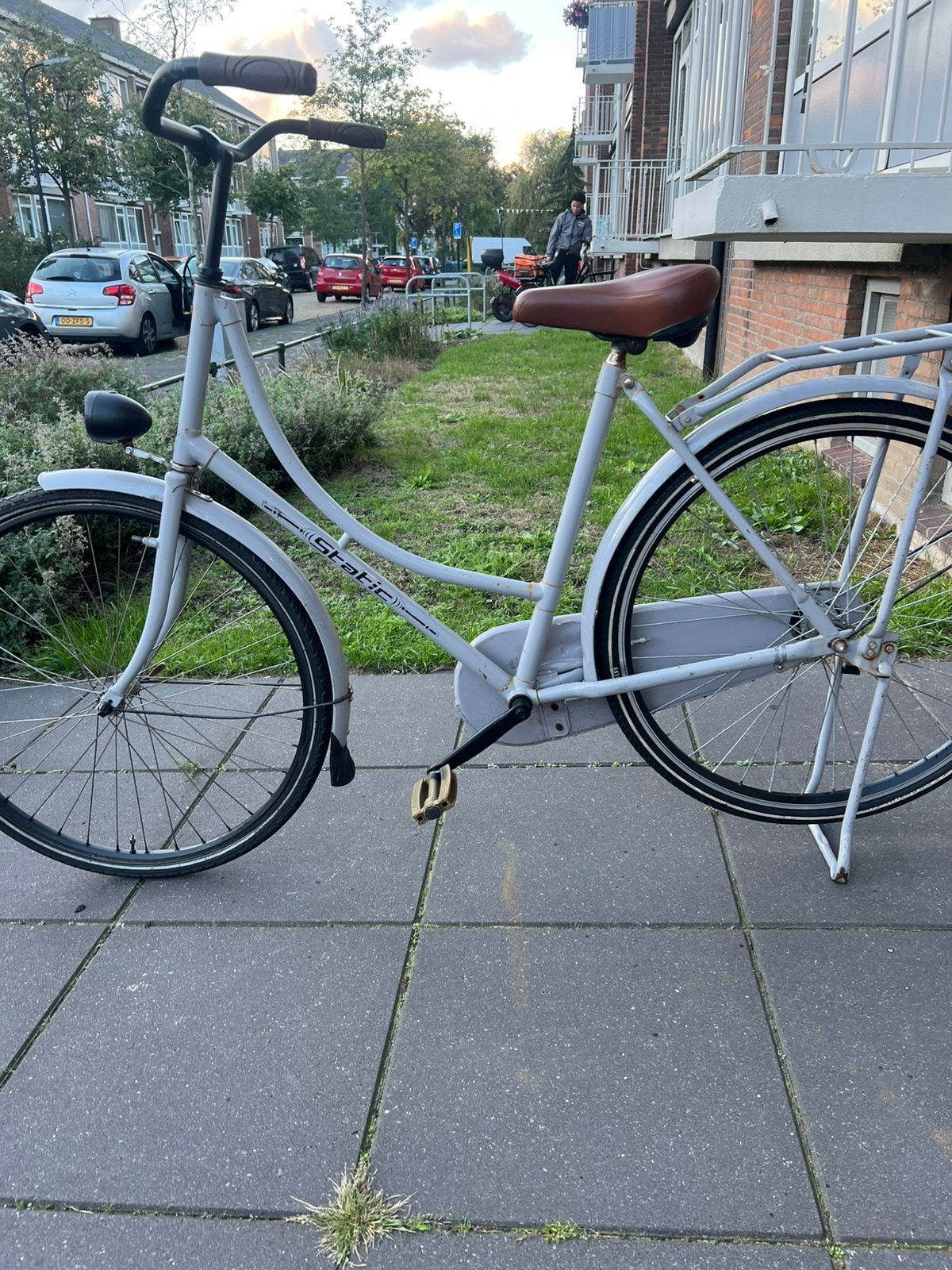 Omafiets 28 inch met vrj welnieuwe  banden, Ophalen, Gebruikt, Terugtraprem