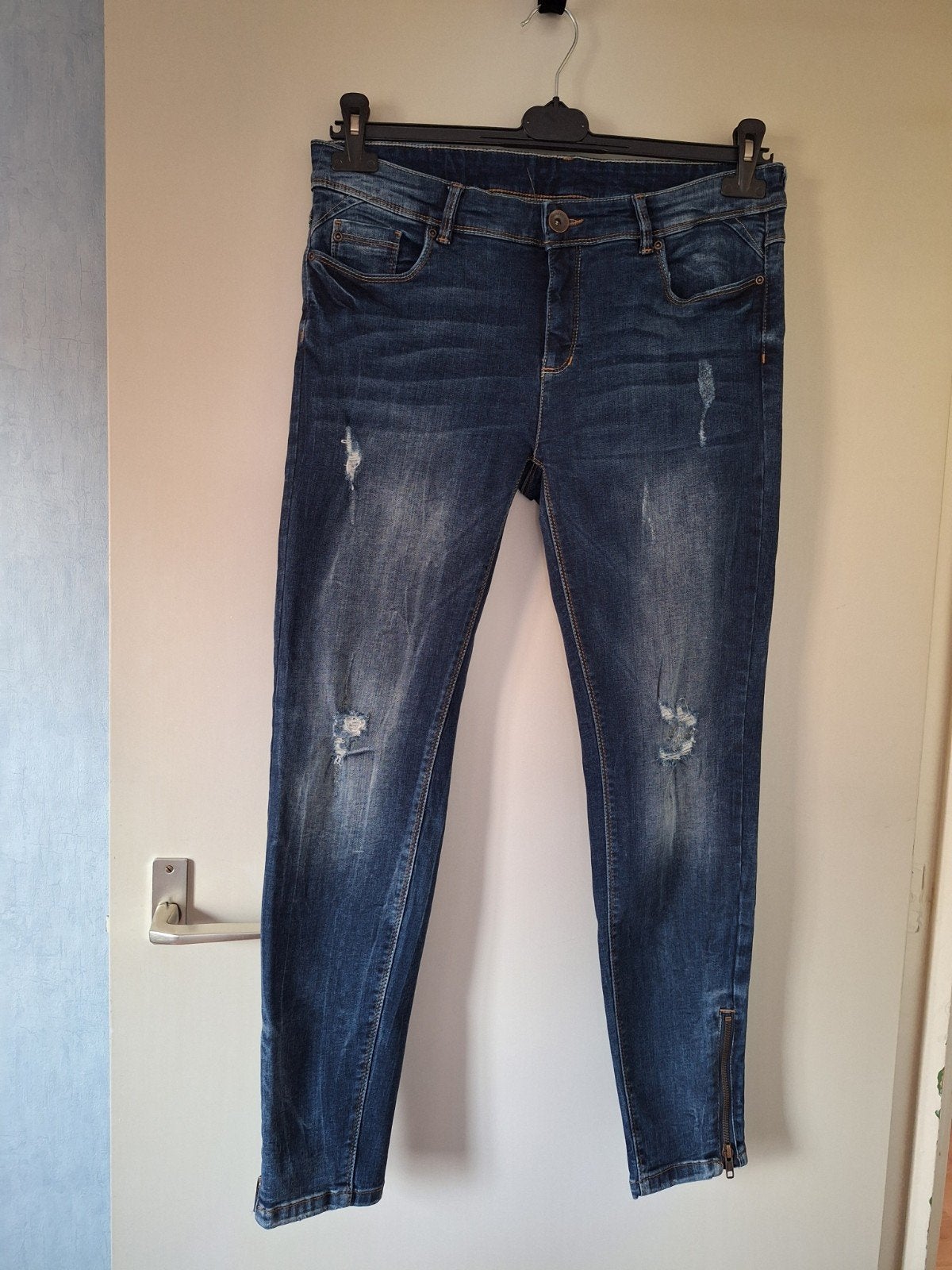 Yessica Jeans Maat 42 met Ritsen aan Broekspijpen, Blauw, Yessica, Ophalen of Verzenden, W33 - W36 (confectie 42/44)