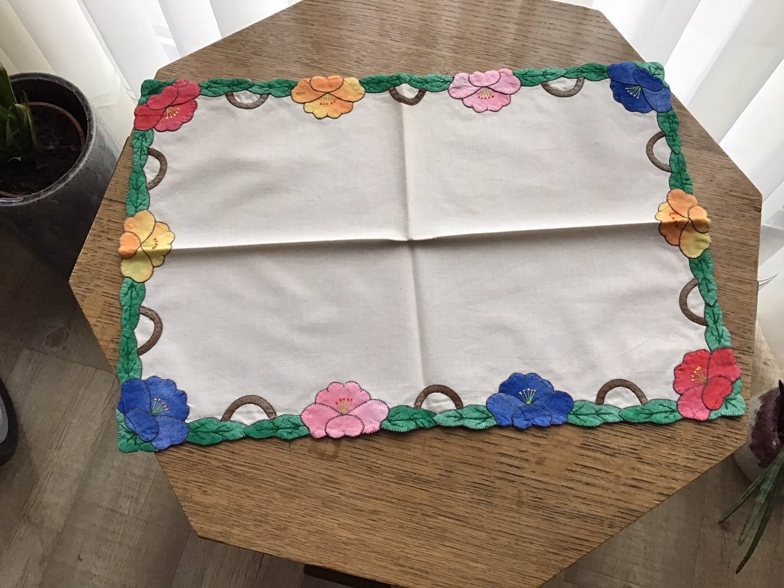 Sierkleedje met opgeboorde bloemen., Ophalen of Verzenden