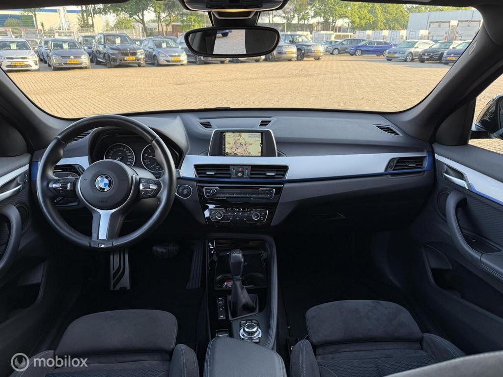 BMW X1 xDrive20i M-Pakket PANORAMADAK | NIEUWSTAAT, Auto's, BMW, 1998 cc, Gebruikt, Leder, Bedrijf