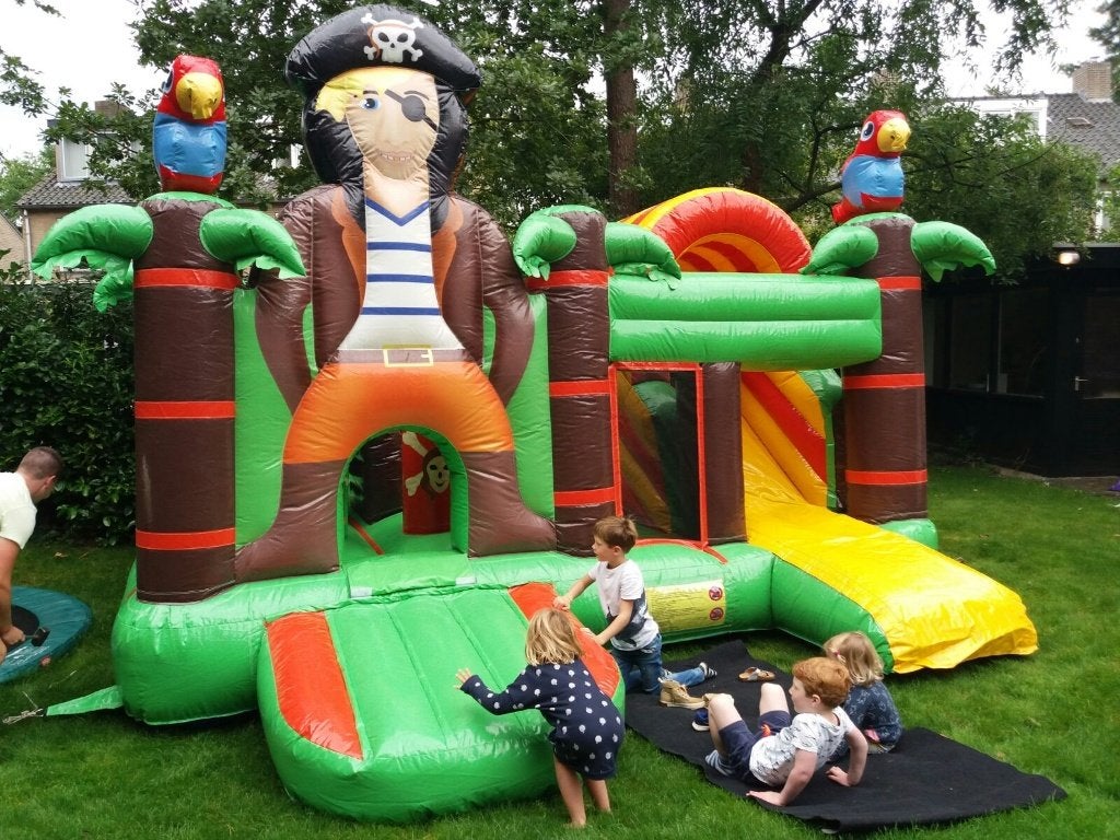 TE HUUR: Springkussen Multiplay Piraat ‍️ 5,5x5m, Ophalen, Zo goed als nieuw, Overige