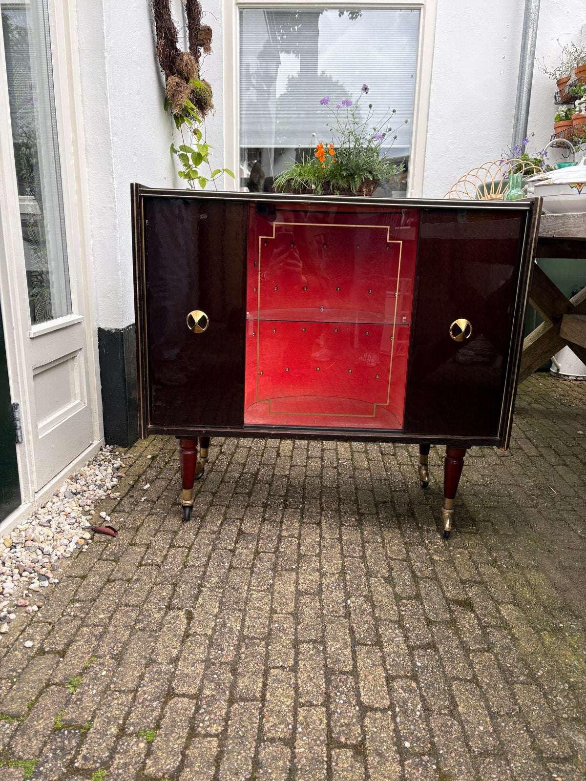 Vintage dressoir/sideboard met rode binnenkant, Antiek en Kunst, Antiek | Meubels | Kasten, Ophalen