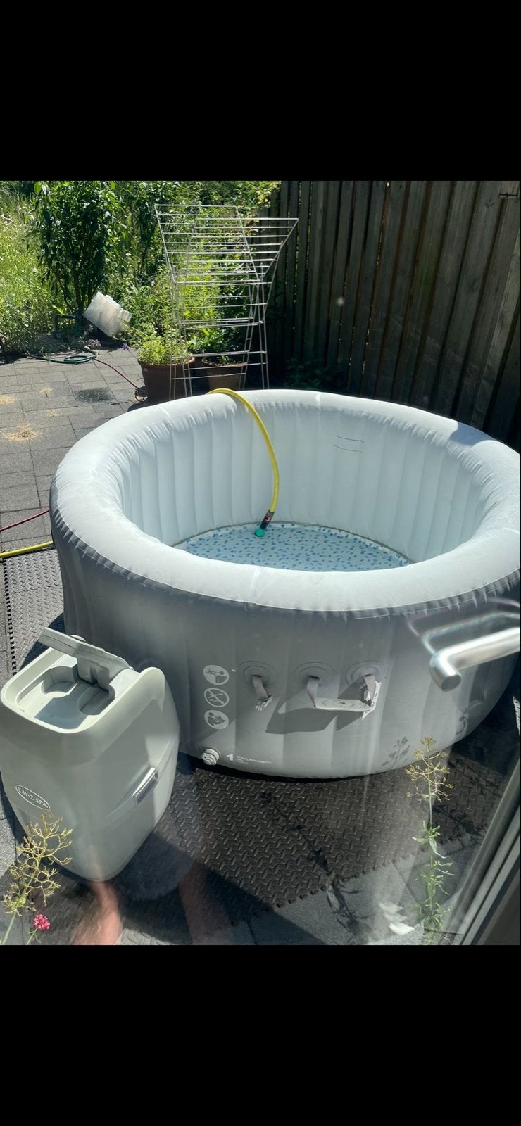 Lay-Z-Spa St Lucia opblaasbare jacuzzi met afdekzeil en pomp, Tuin en Terras, Bubbelbaden en Hottubs, Ophalen, Gebruikt, Filter