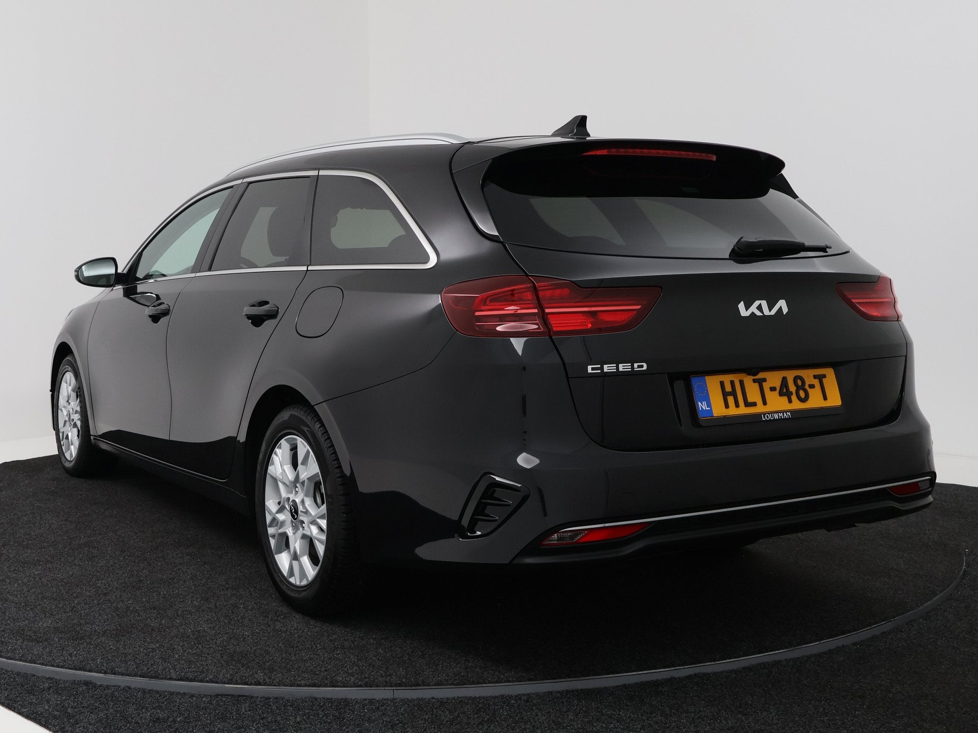 Foto 16 van Kia Ceed Sportswagon 1.0 T-GDi DynamicPlusLine | Stuur-/Stoe