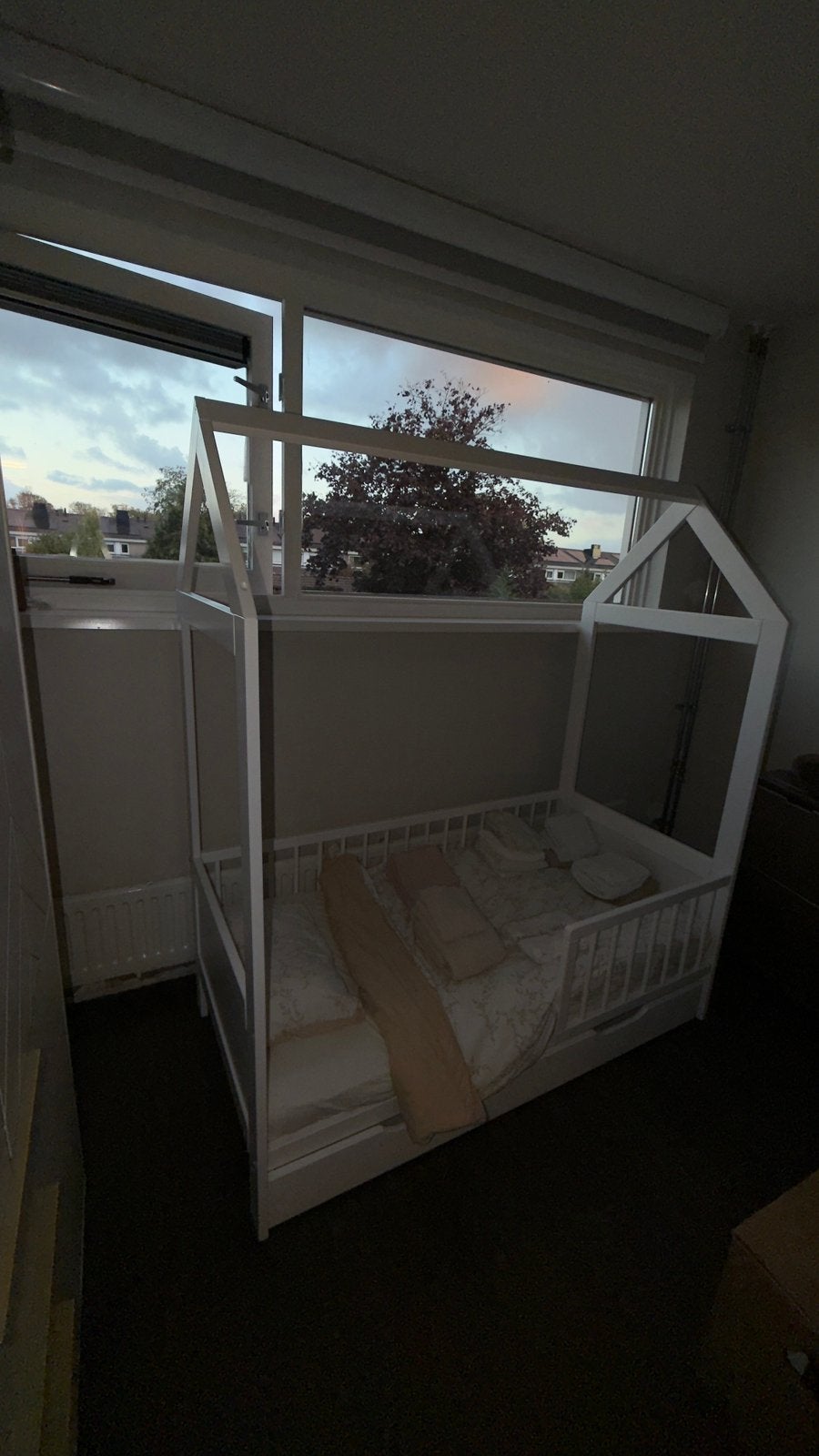 Peuter huis-bedje inclusief extra's, Huis en Inrichting, Ophalen, Gebruikt, 190 cm of minder, Stapelbed