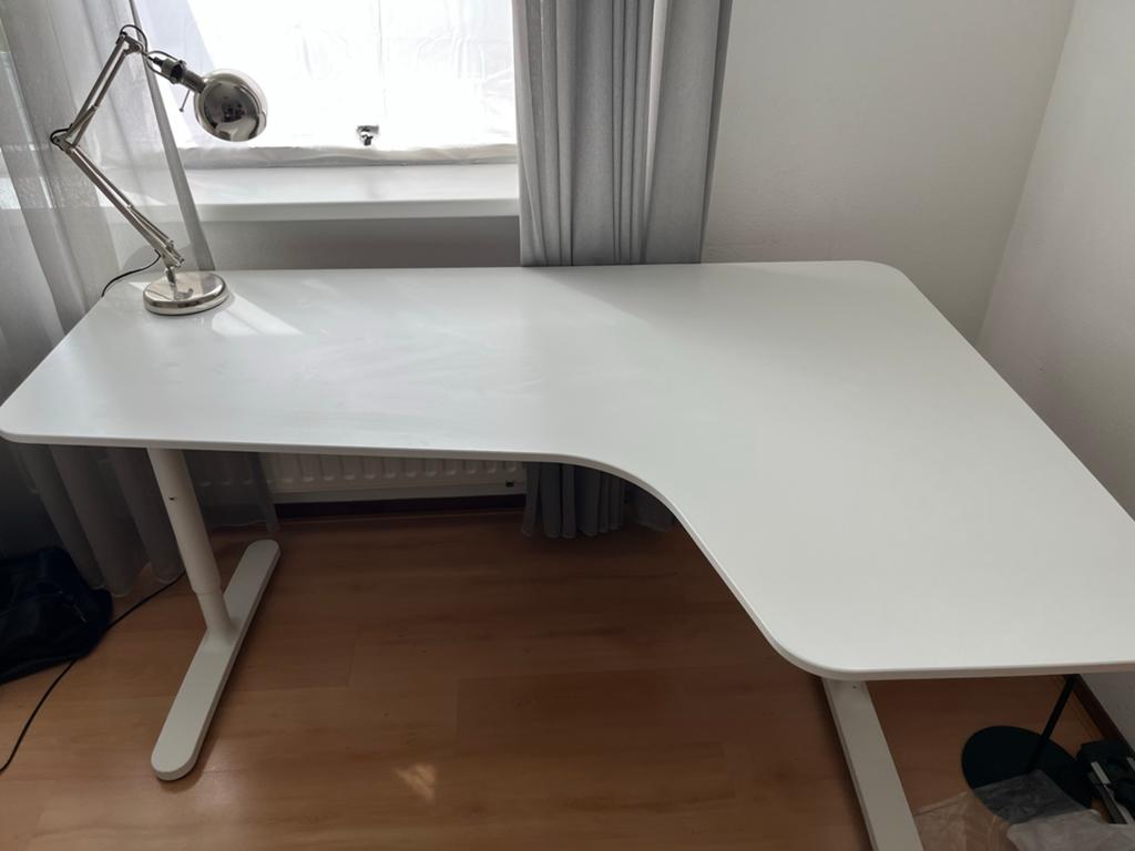 IKEA Bekant Hoekbureau Wit - In Hoogte Verstelbaar, Ophalen, Gebruikt, Spaanplaat of MDF, Hoekbureau
