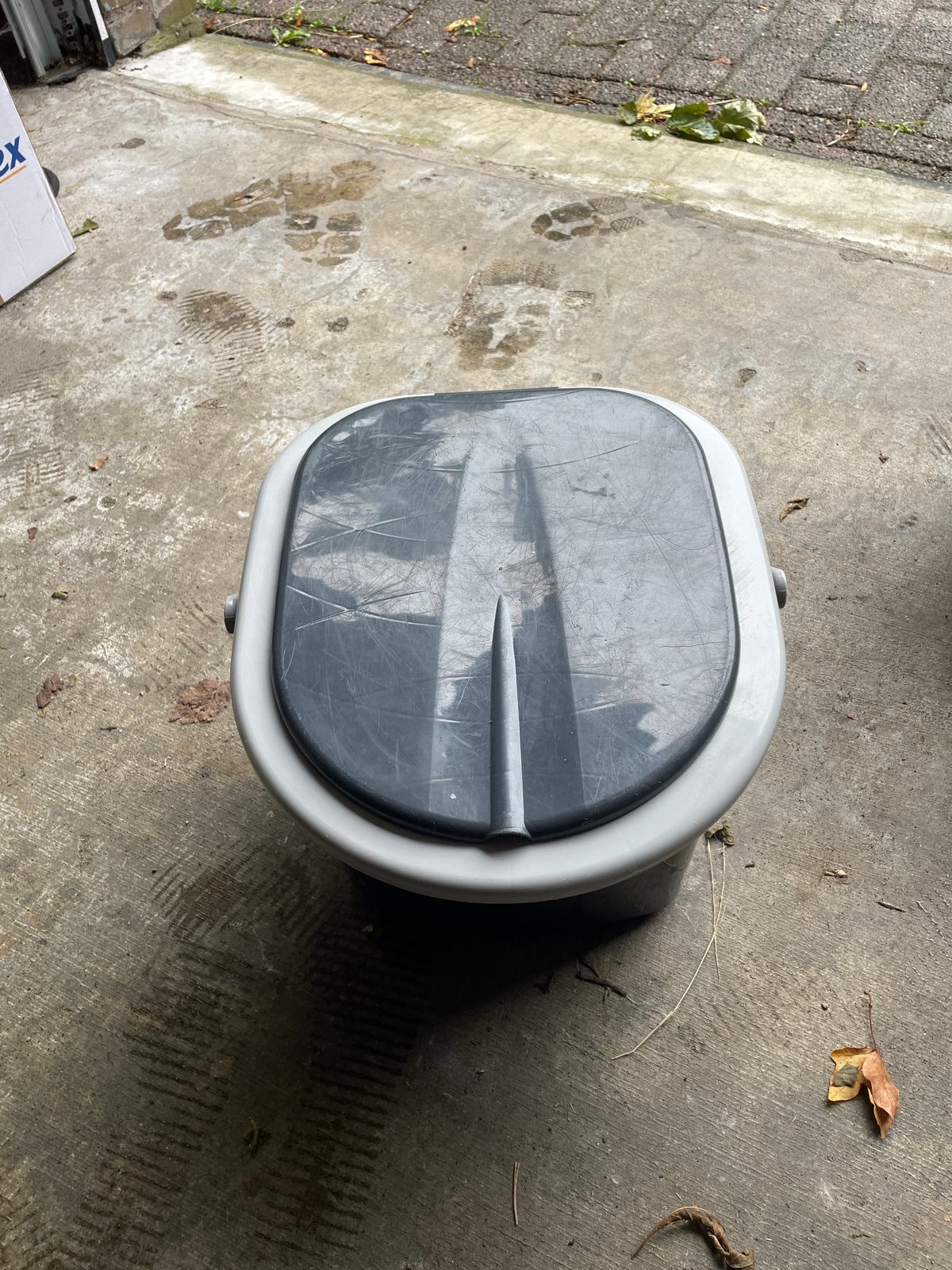Draagbaar campingtoilet met deksel, Ophalen of Verzenden, Gebruikt